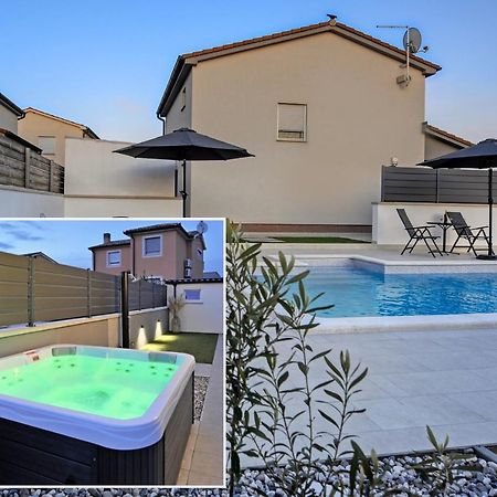 Casa Tara Three-Bedroom Holiday Home Πούλα Εξωτερικό φωτογραφία