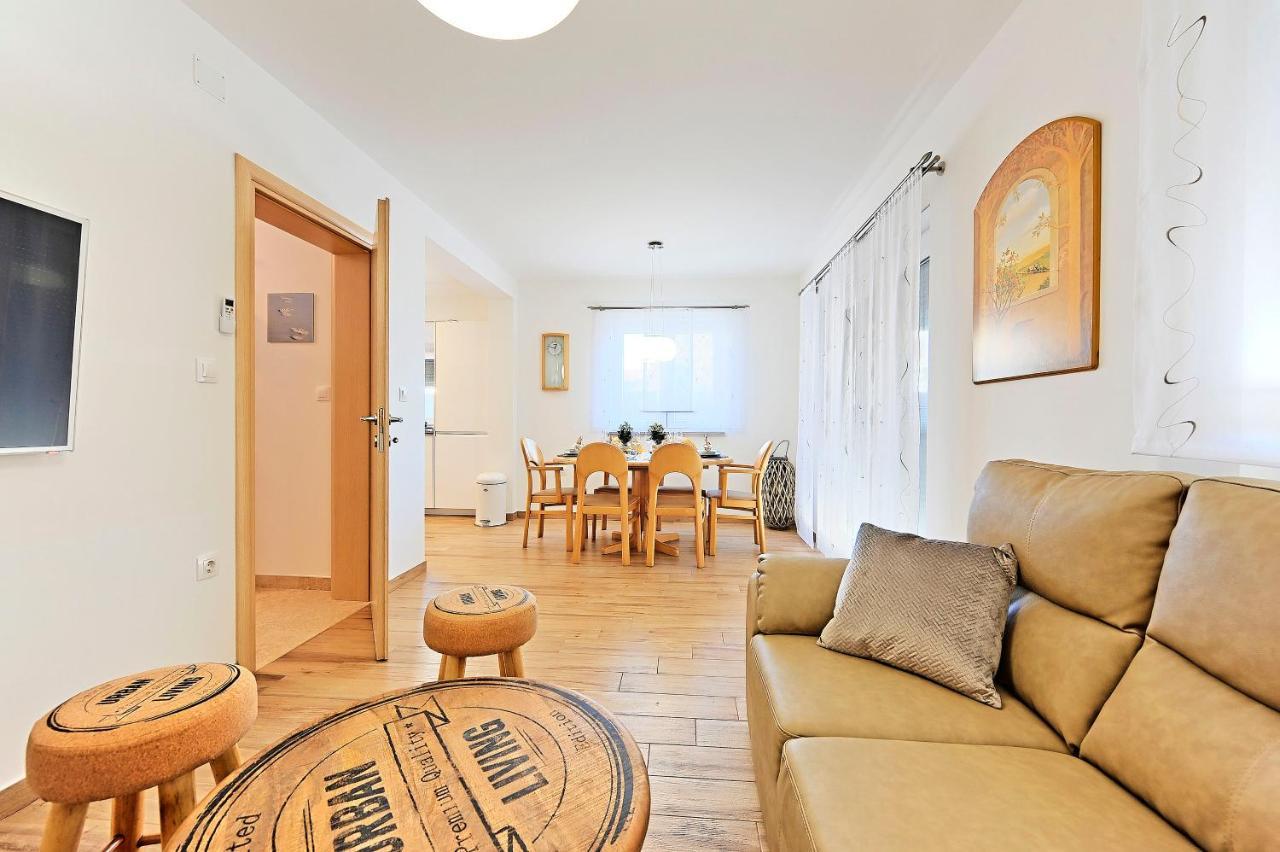 Casa Tara Three-Bedroom Holiday Home Πούλα Εξωτερικό φωτογραφία