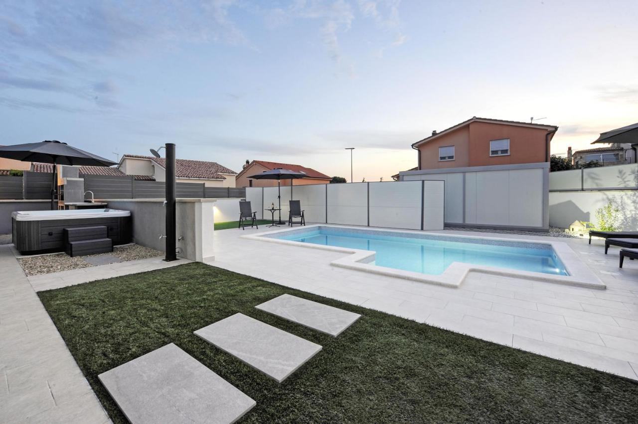 Casa Tara Three-Bedroom Holiday Home Πούλα Εξωτερικό φωτογραφία